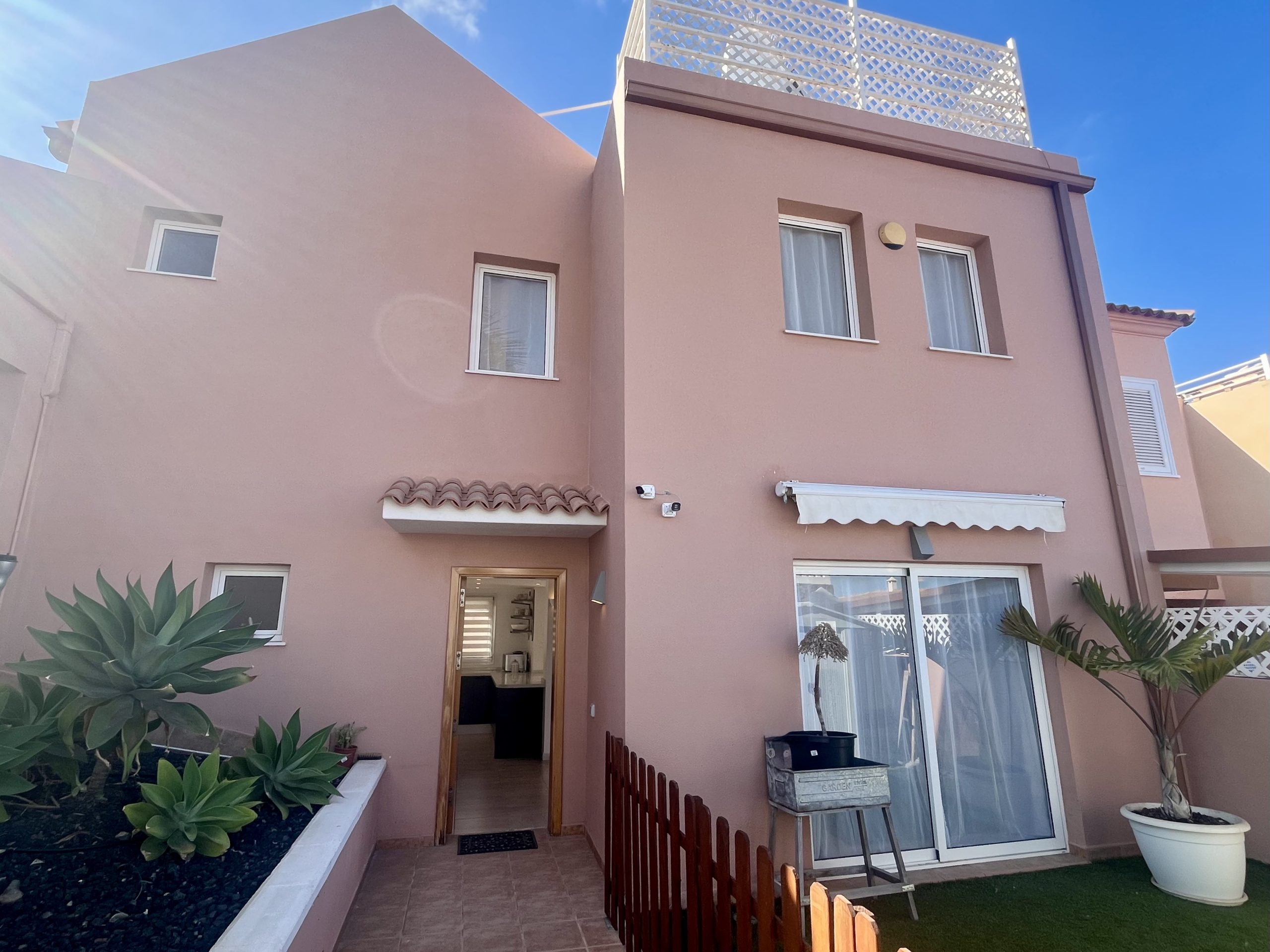 TOWNHOUSE FOR SALE IN LAS PERGOLAS